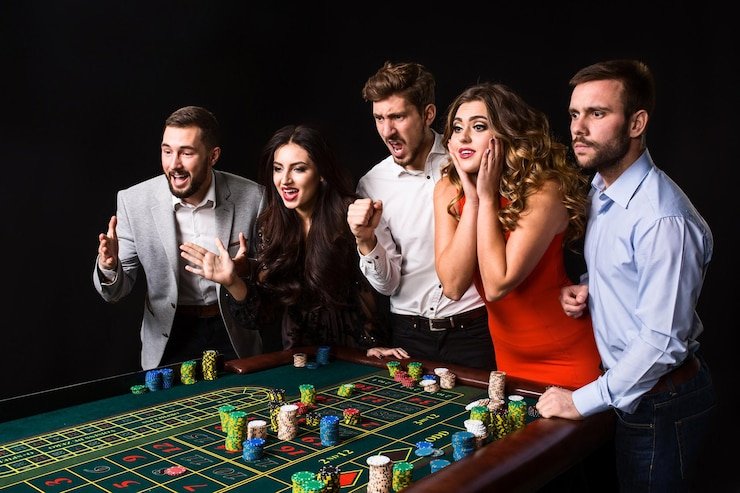 Live Sic Bo dice shaker and table layout on dhltoto slot